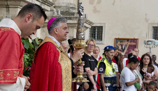 Ascoli Piceno - La città omaggia Sant’Emidio: centro invaso da migliaia di persone